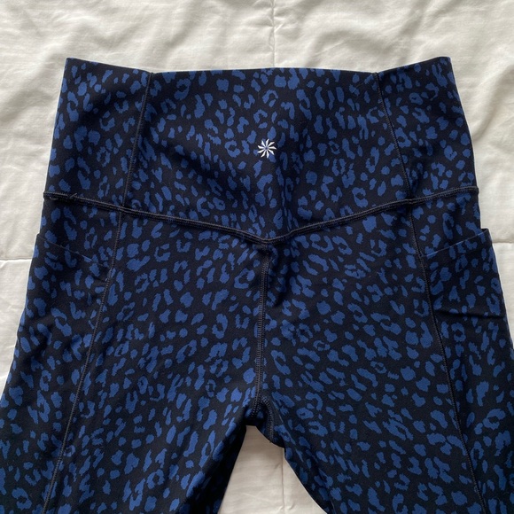 ATHLETA Salutation Stash Pocket II Printed 7/8 Tight - Picture 2 of 5